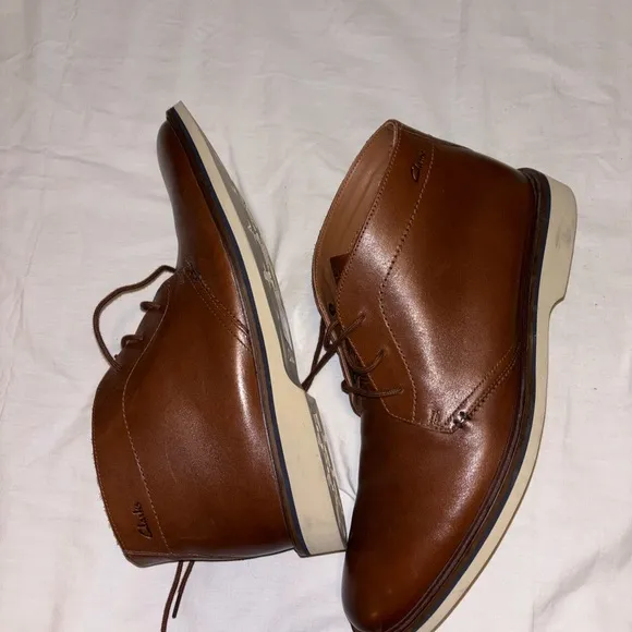 Men’s Clarks Malwood Brown Chukka Boots EUC