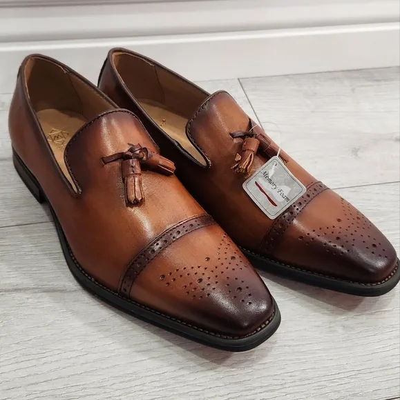 Men's shoes, La Milano, Mens Tracy 11 Tasseled Leather Loafer, Size 10 M.