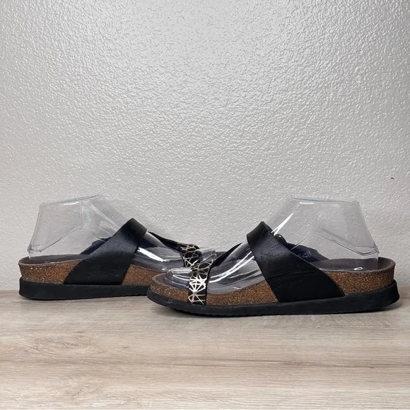 Mephisto Helen Black and Gold Sandal EU Size 38, US Size 8‎