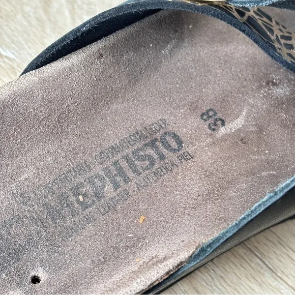 Mephisto Helen Black and Gold Sandal EU Size 38, US Size 8‎
