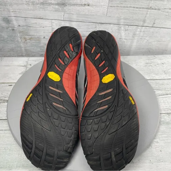Merrell Barefoot Trail Hiking Glove Black and Red Athletic Shoes Men’s size 8.5