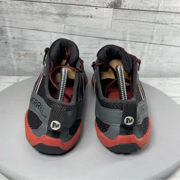Merrell Barefoot Trail Hiking Glove Black and Red Athletic Shoes Men’s size 8.5
