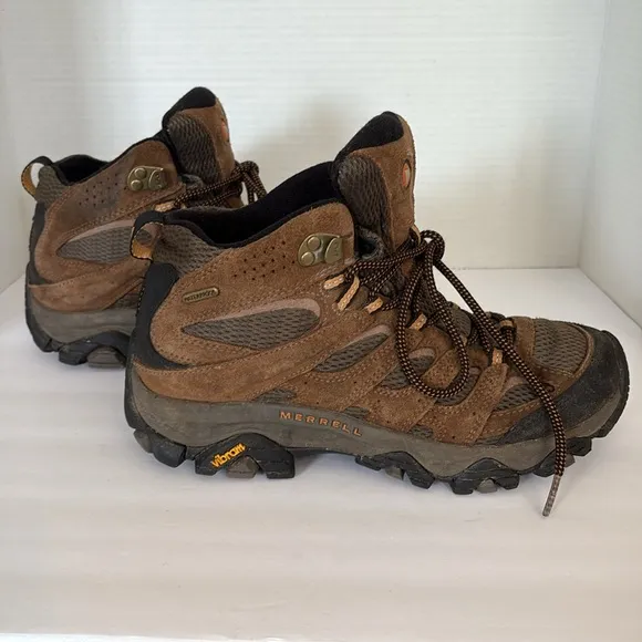 Merrell Men's Moab Mid Waterproof Hiking Boots All Terrain Rugged Outdoors Sz 7