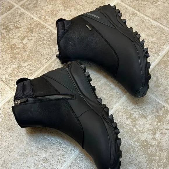 Merrell Men’s Size 9 Black Snowdrift Zip Mid Shell Boots