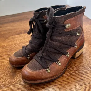 MERRELL Shiloh II Warm Leather Ankle Boots Booties Lace Up Heeled Distressed 8