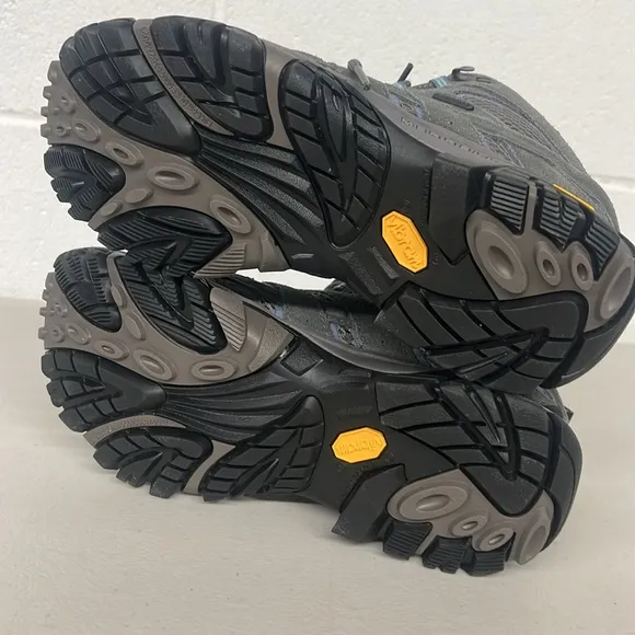 Merrell vibram women’s sz8 hiking boots Trail Ankle Boots J06054 mid suede