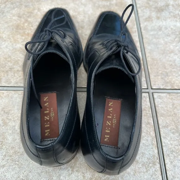 Mezlan black leather shoes