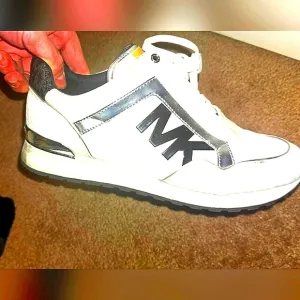Michael kors size 10 5 never seen these sense g I'm