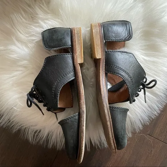 Minimarket Cut-Out Oxfords