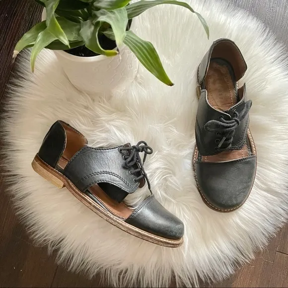 Minimarket Cut-Out Oxfords