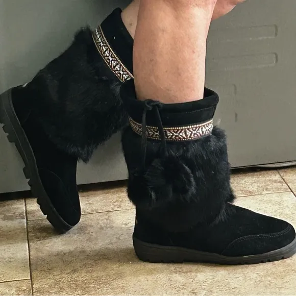 Minnetonka Moccasin Black Suede and Rabbit Fur Women’s Boots Size 8