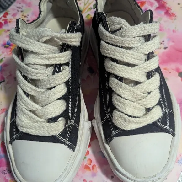 Mmy SneakersClassic Black and White And Sneakers