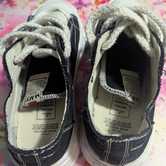 Mmy SneakersClassic Black and White And Sneakers