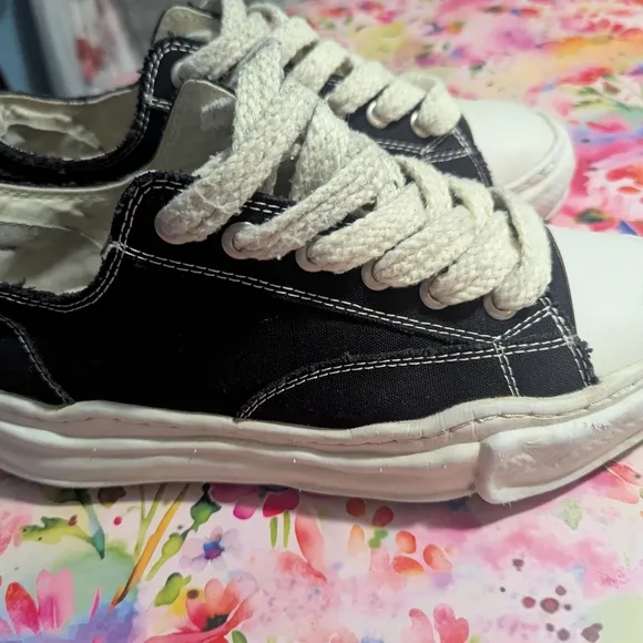 Mmy SneakersClassic Black and White And Sneakers