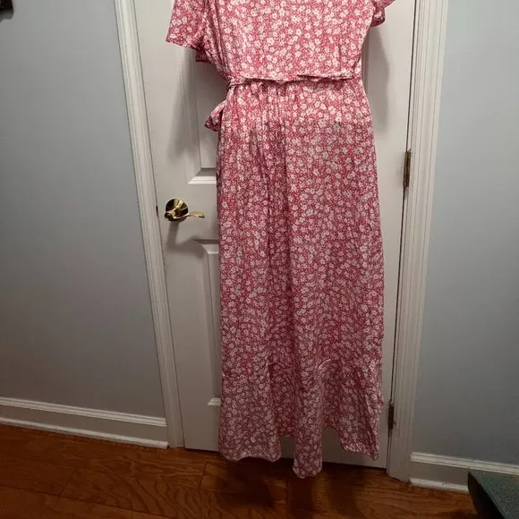 Naggoo NWT  flarge pink and white floral v neck ruffle short sleeve wrap dress