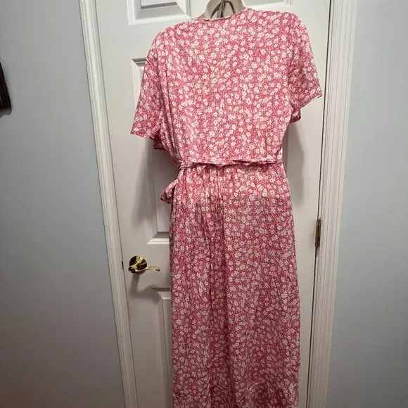 Naggoo NWT  flarge pink and white floral v neck ruffle short sleeve wrap dress