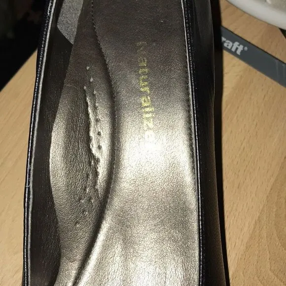 Naturalizer brand  preloved pre owned good condition black heeled dress shoes