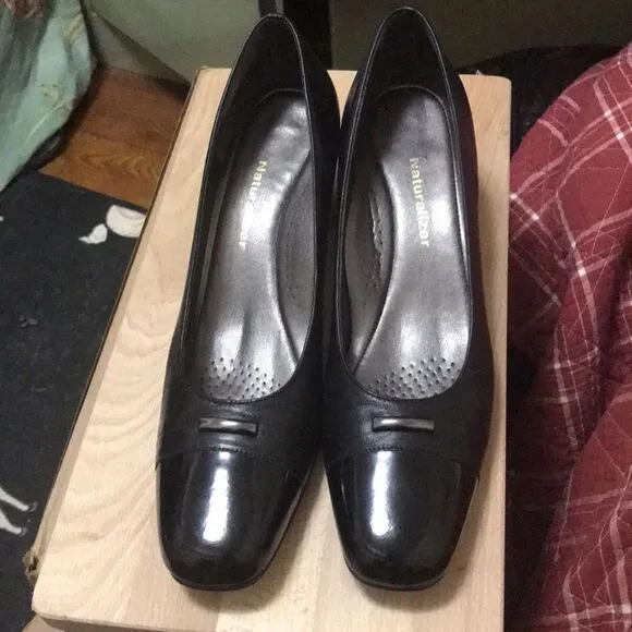 Naturalizer brand  preloved pre owned good condition black heeled dress shoes