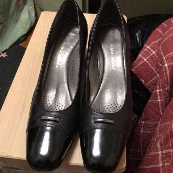 Naturalizer brand  preloved pre owned good condition black heeled dress shoes