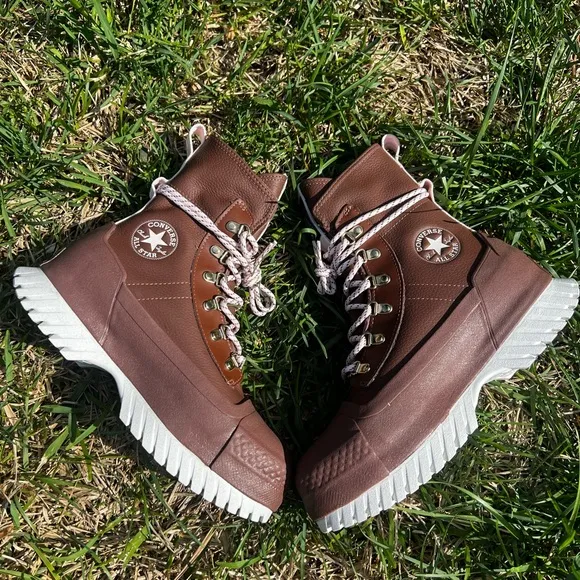 NEW Converse size 4 Kids Chuck Taylor All Star Lugged 2.0 CC Boots Brown shoes