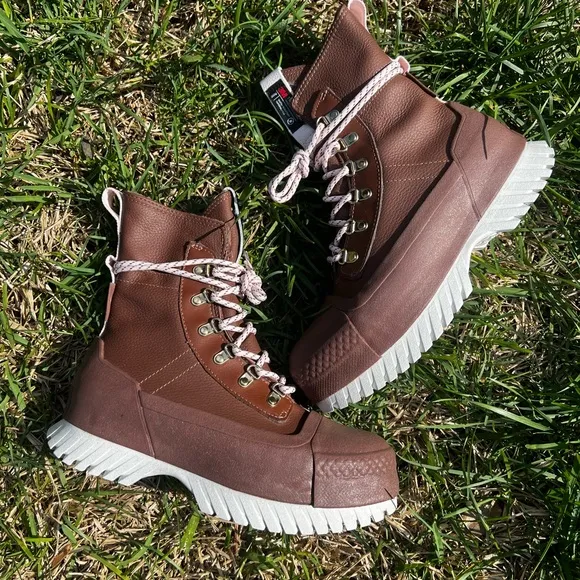 NEW Converse size 4 Kids Chuck Taylor All Star Lugged 2.0 CC Boots Brown shoes