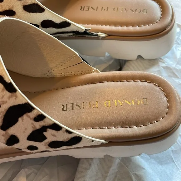 NEW | Donald J Pliner HAILY‎ Snow Leopard Calf Hair Leather Toe Loop Sandals 7.5