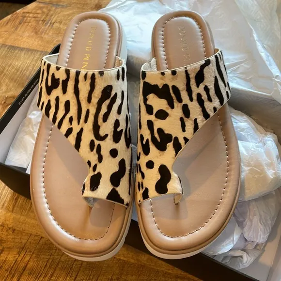 NEW | Donald J Pliner HAILY‎ Snow Leopard Calf Hair Leather Toe Loop Sandals 7.5