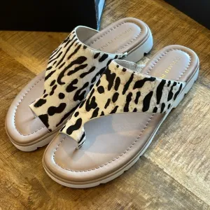 NEW | Donald J Pliner HAILY‎ Snow Leopard Calf Hair Leather Toe Loop Sandals 7.5