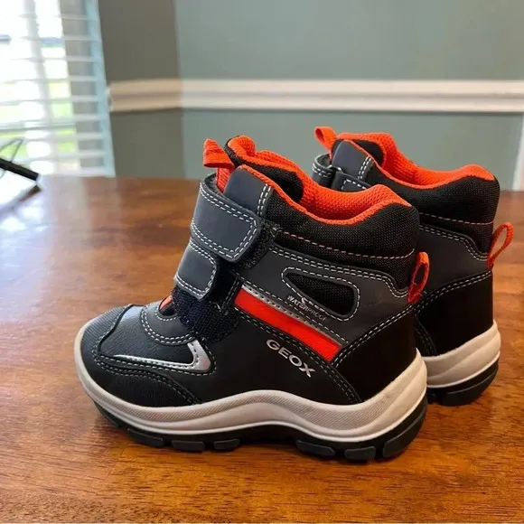New Geox flanfil ABX waterproof baby boots size 8 black orange
