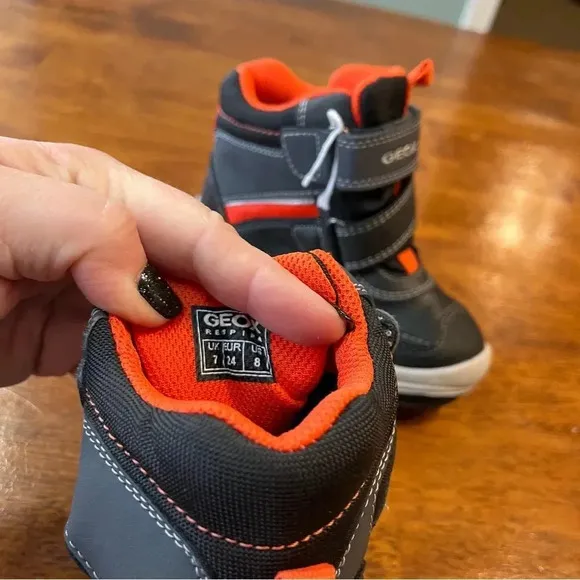 New Geox flanfil ABX waterproof baby boots size 8 black orange