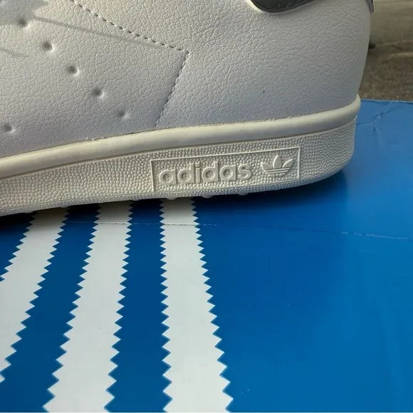 NEW GOLF Adidas Stan Smith UNISEX White and Navy Spikeless Golf Sneakers