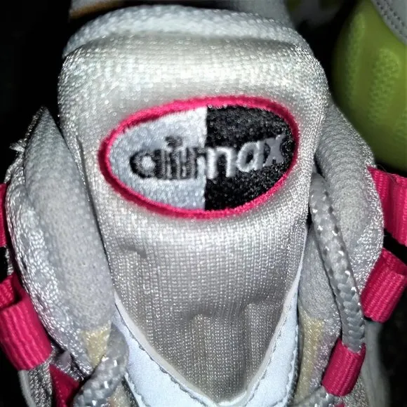 NEW Nike athletic shoes Air Max Women 7 White pink Hiking Discount Shipping!!
