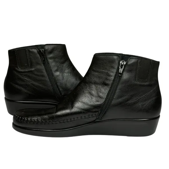 New SAS Comfort Ankle Boots Black Leather Retro Silver Button Accents Size 10 S