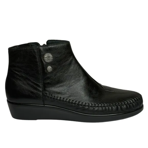 New SAS Comfort Ankle Boots Black Leather Retro Silver Button Accents Size 10 S