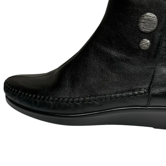 New SAS Comfort Ankle Boots Black Leather Retro Silver Button Accents Size 10 S