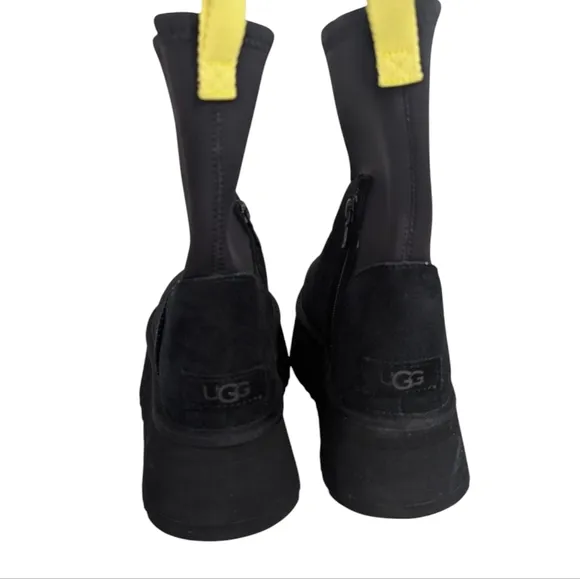 NEW ..UGG Black Classic Dipper Winter Platform Boots...Size 9
