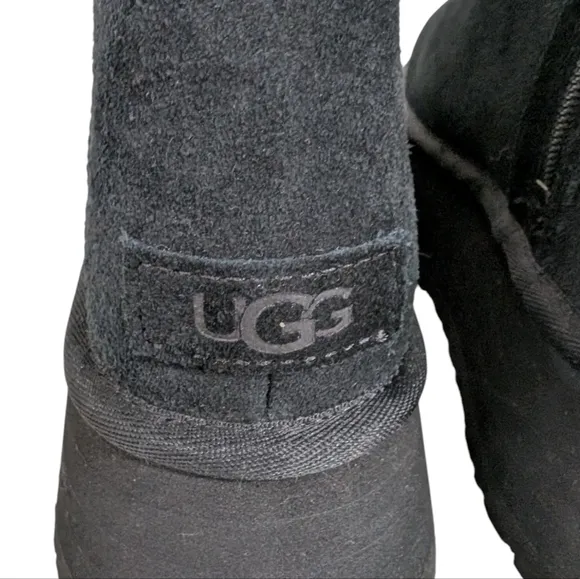 NEW ..UGG Black Classic Dipper Winter Platform Boots...Size 9