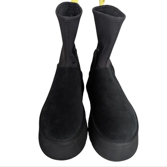NEW ..UGG Black Classic Dipper Winter Platform Boots...Size 9
