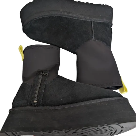 NEW ..UGG Black Classic Dipper Winter Platform Boots...Size 9