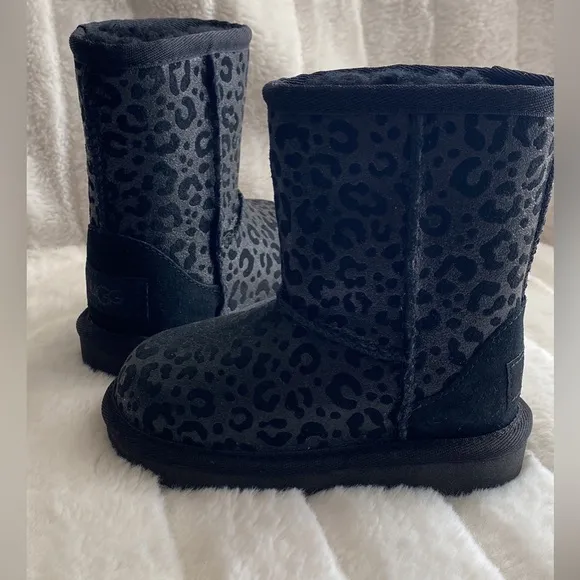 New UGG boots for kids size 7