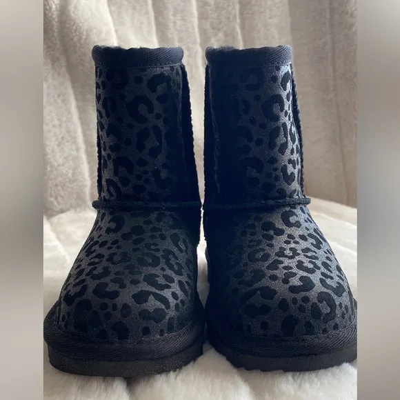 New UGG boots for kids size 7