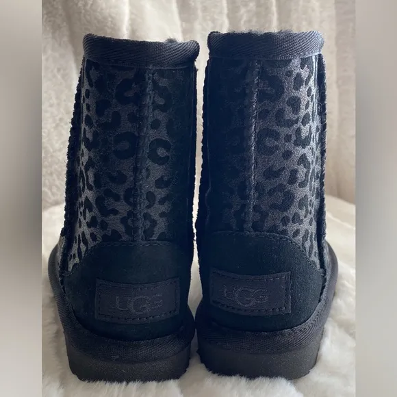 New UGG boots for kids size 7