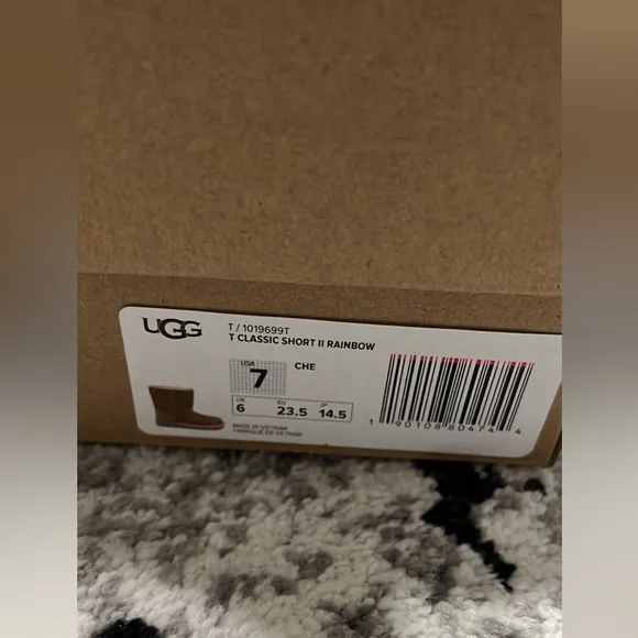 New Ugg Classic Short Rainbow Tan Boots Shoes 7 winter snow boots