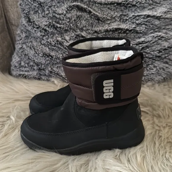 NEW UGG KIDS TOTY WEATHER BLACK/CHARCOAL BOOTS
