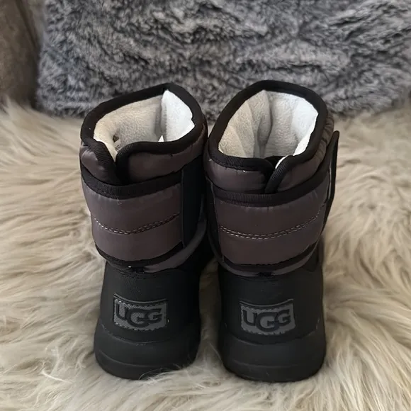 NEW UGG KIDS TOTY WEATHER BLACK/CHARCOAL BOOTS