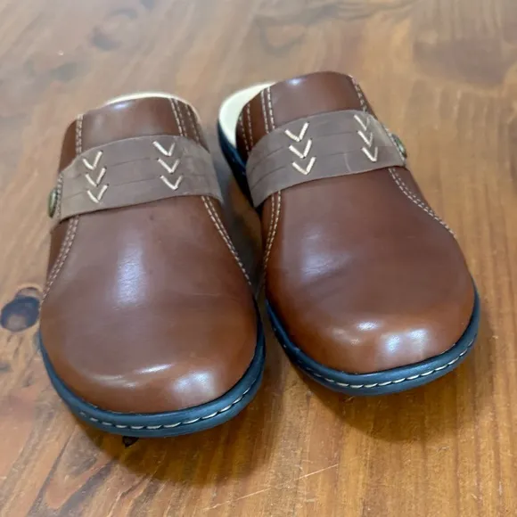 New Women’s Sz 8 Clarks Laurieann Ella Leather Clogs