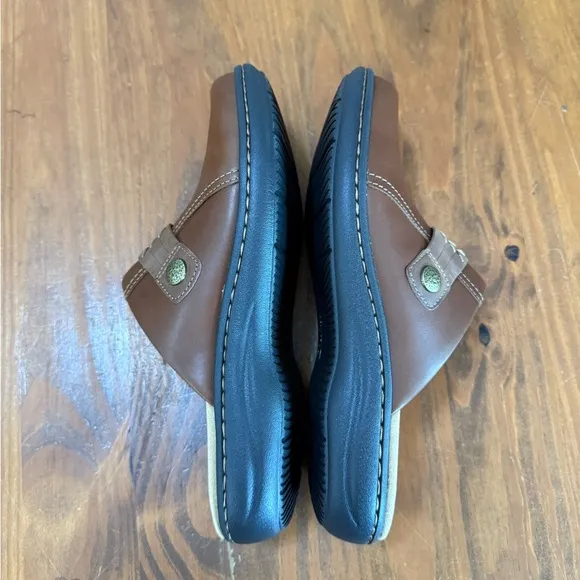 New Women’s Sz 8 Clarks Laurieann Ella Leather Clogs