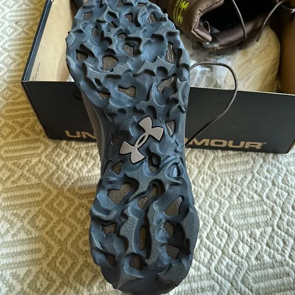 New Women’s Under Armour boots. Sz 9 Hiking Work Rain Cold weather.