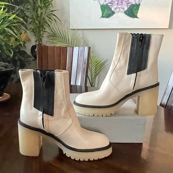 NIB Free People James Chelsea White Cream Black Leather Boots Size 9 /EU 39.5
