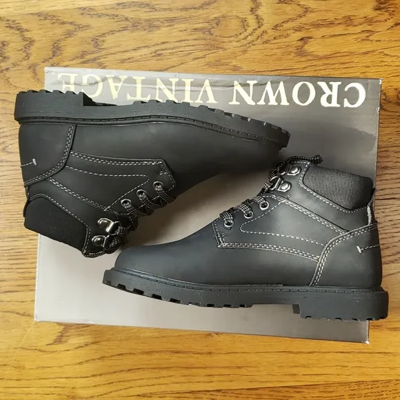 NIB Leon Boot Black Crown Vintage Size 13 Youth